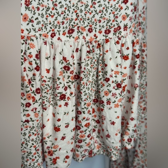 Arizona Jean Company White and Red Floral Blouse (827) - Picture 7 of 12